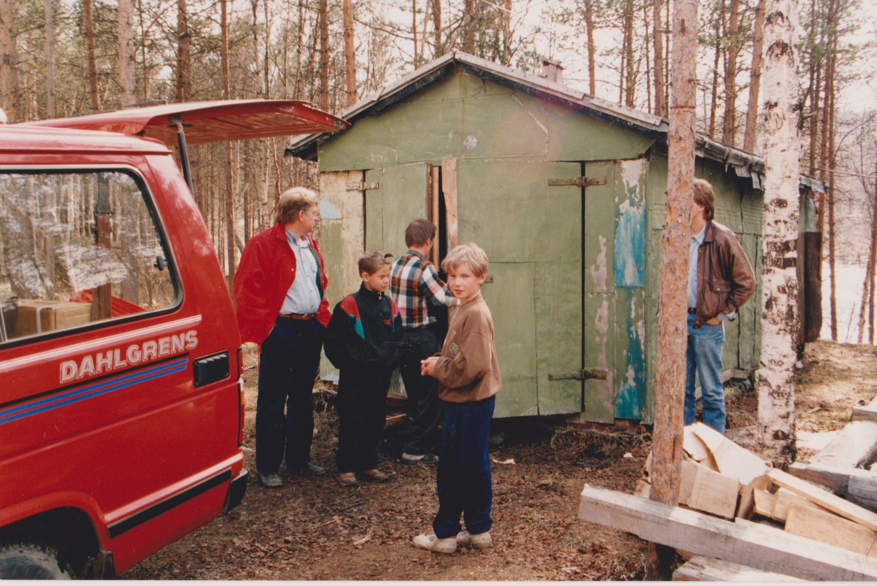 Här anländer vi med vårt verkstadsmaterial tför utrustning av verkstäderna till förrådet i Lovozero. Foto: Sven-Åke Risfjell