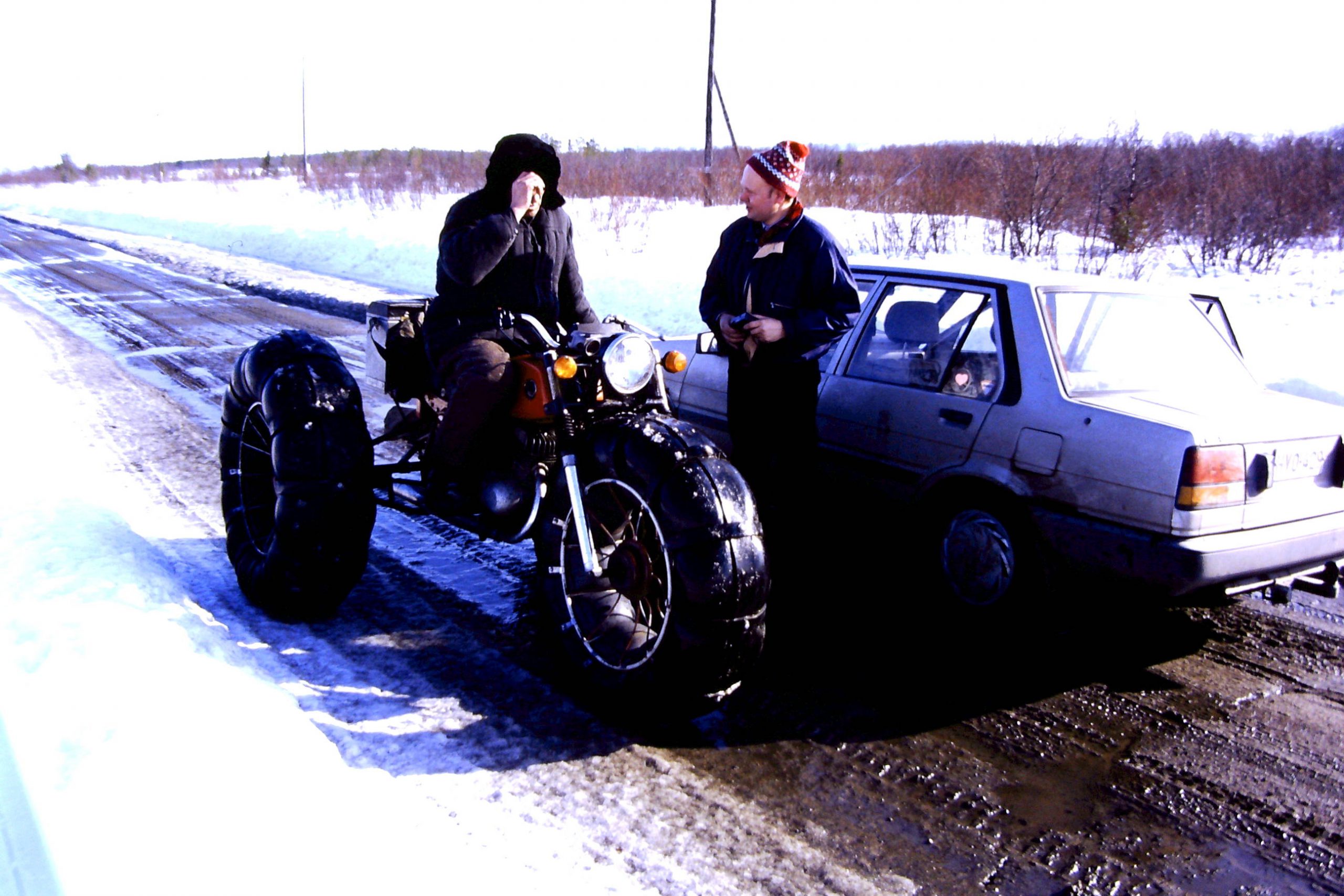 Motorcykel for att köra på tundran i snö. Foto Sven-Åke Risfjell