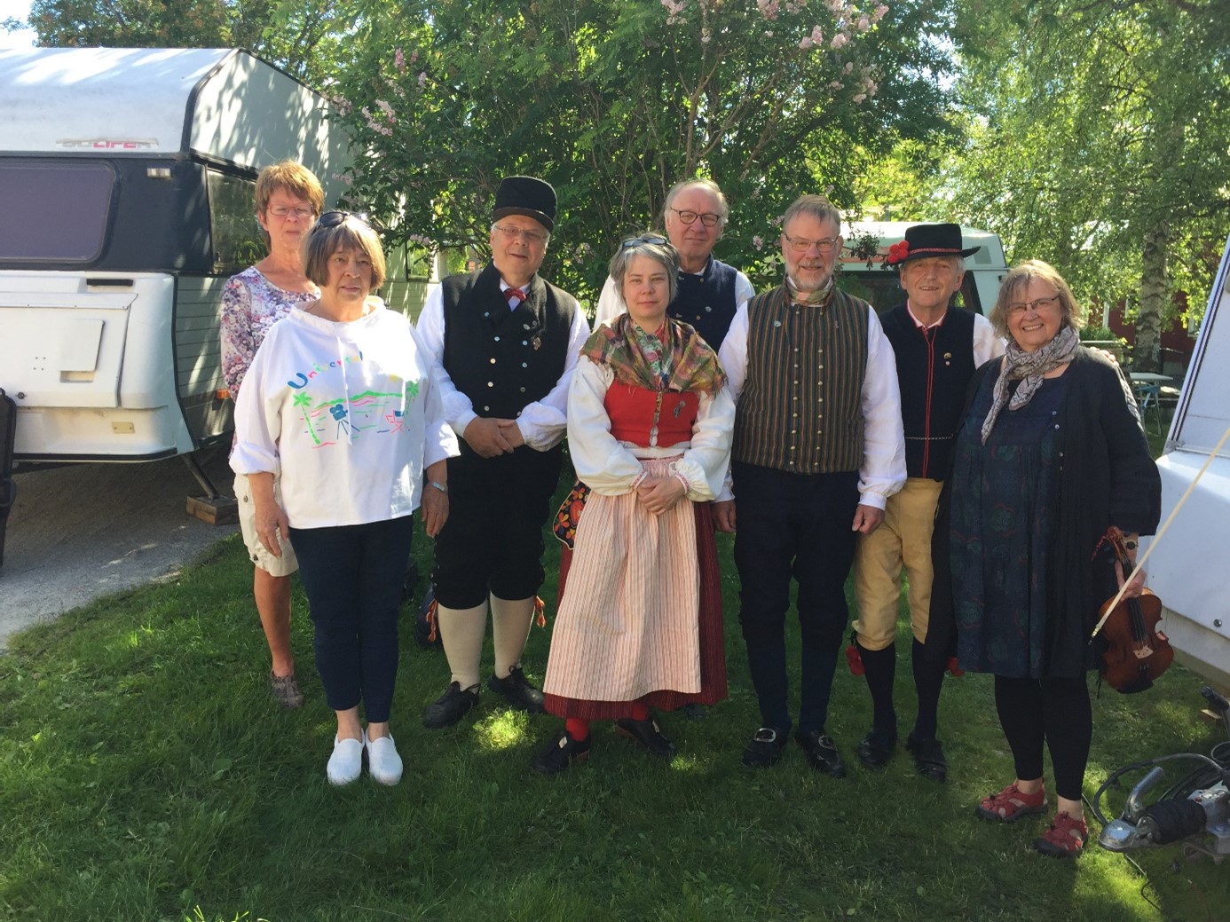 Älvdalens spelmanslag inbjöd vi till att delta i Hembygdsdagarnas festligheter. Vi bjöd på boplats och mat.
